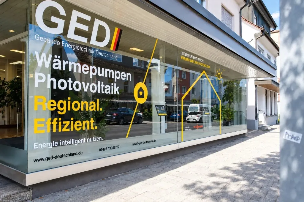 Schaufenster des GED Showrooms an der Hauptstraße 22 in Trossingen
